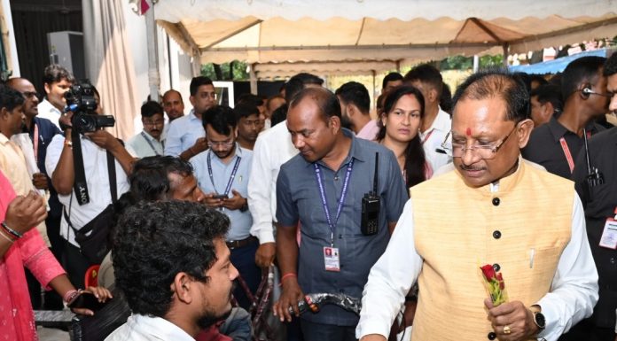 रायपुर : जनदर्शन : आईटीआई की पढ़ाई कर रहे राजूराम वाचम को मुख्यमंत्री के हाथों मिली मोटराइज्ड ट्राइसाइकिल