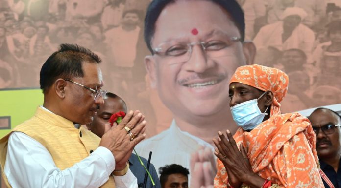 रायपुर : ओरल कैंसर से पीड़ित रायपुर के आमापारा निवासी उषा ठाकुर ने पिछले जनदर्शन में मुख्यमंत्री से इलाज के लिए आर्थिक सहायता की गुहार की थी