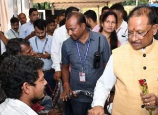 रायपुर : मुख्यमंत्री जनदर्शन से आ रही लोगों के चेहरे पर मुस्कान, दिख रही है जीवन में बदलाव की नई किरण