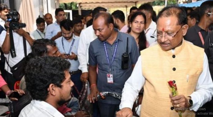 रायपुर : मुख्यमंत्री जनदर्शन से आ रही लोगों के चेहरे पर मुस्कान, दिख रही है जीवन में बदलाव की नई किरण