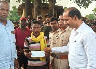 मुख्यमंत्री के निर्देश पर एलुमिना प्लांट हादसे में 4 मृत लोगों के आश्रितों को 15-15 लाख रूपए की मुआवजा राशि प्रदत्त