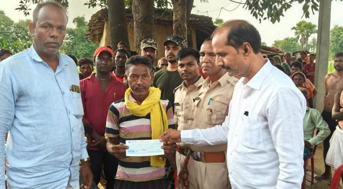 मुख्यमंत्री के निर्देश पर एलुमिना प्लांट हादसे में 4 मृत लोगों के आश्रितों को 15-15 लाख रूपए की मुआवजा राशि प्रदत्त