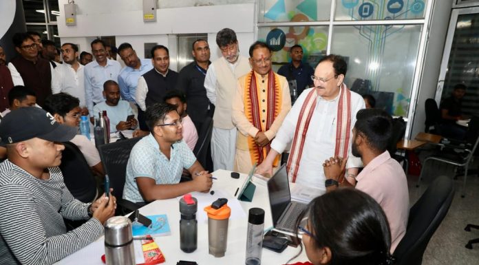 केंद्रीय स्वास्थ्य मंत्री नड्डा ने रायपुर के नालंदा लाइब्रेरी में युवाओं से किया संवाद