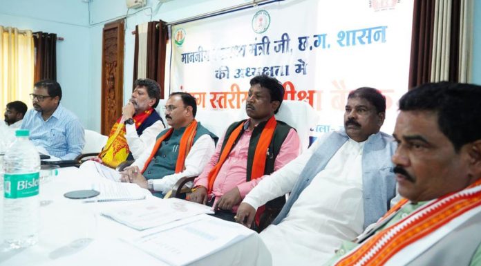 स्वास्थ्य मंत्री जायसवाल ने जगदलपुर में ली स्वास्थ्य विभाग की संभाग स्तरीय समीक्षा बैठक