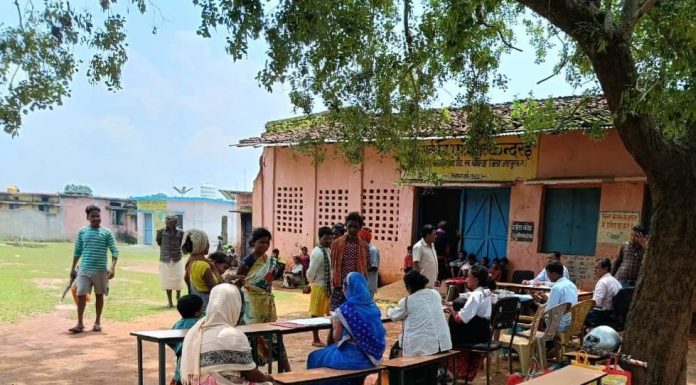 मुख्यमंत्री के सार्थक प्रयास से विशेष पिछड़ी जनजाति पहाड़ी कोरवा परिवारों का संवर रहा जीवन