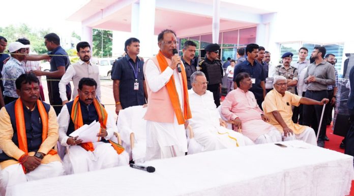 मुख्यमंत्री विष्णु देव साय ने सर्किट हाऊस में जनप्रतिनिधियों और गणमान्य नागरिकों से भेंटकर दी नवरात्र पर्व की बधाई