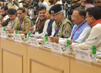 छत्तीसगढ़ के मुख्यमंत्री विष्णुदेव साय आज नई दिल्ली के विज्ञान भवन में आयोजित नक्सल प्रभावित राज्यों के मुख्यमंत्रियों की समीक्षा बैठक में शामिल हुए