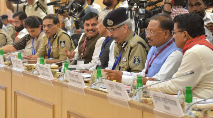 छत्तीसगढ़ के मुख्यमंत्री विष्णुदेव साय आज नई दिल्ली के विज्ञान भवन में आयोजित नक्सल प्रभावित राज्यों के मुख्यमंत्रियों की समीक्षा बैठक में शामिल हुए