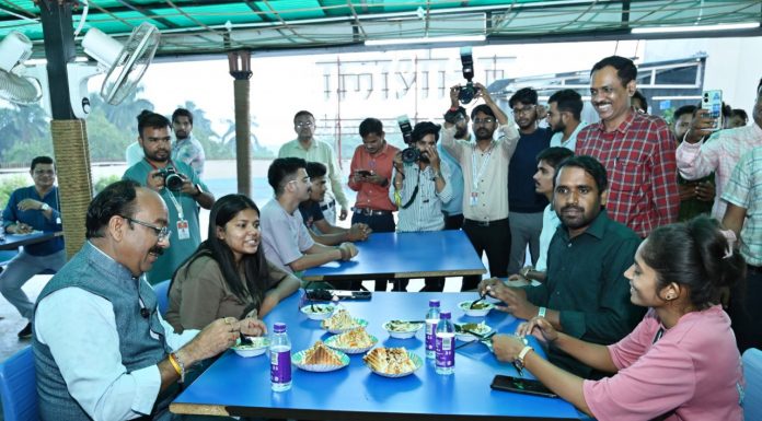 तक्षशिला लाइब्रेरी में पढ़ने आने वाले युवाओं को चाय, नाश्ता व भोजन के लिए बाहर निकलने की जरुरत नहीं, स्वसहायता समूह की कैंटीन में है सब मौजूद