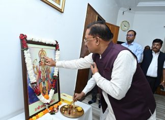 मुख्यमंत्री ने भगवान धन्वंतरि की पूजा अर्चना कर प्रदेशवासियों के लिए माँगा आरोग्य का वरदान