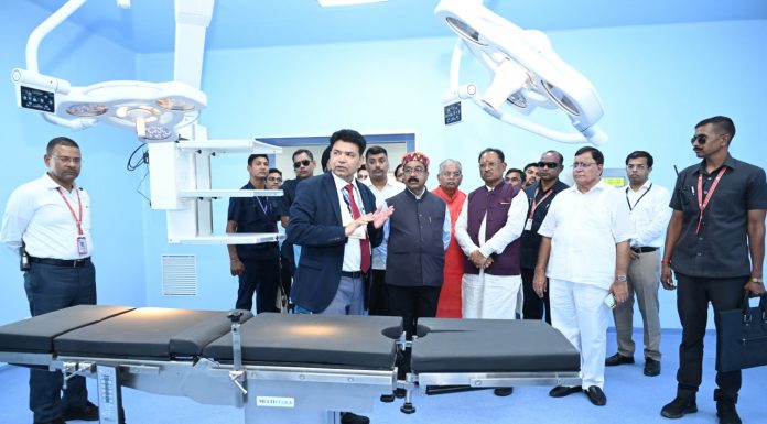 मुख्यमंत्री विष्णुदेव साय और उप मुख्यमंत्री श्री अरूण साव ने बिलासपुर कोनी में सिम्स के नव निर्मित 200 बिस्तरों वाले मल्टी सुपर स्पेशियलिटी अस्पताल में उपलब्ध सुविधाओं का अवलोकन किया