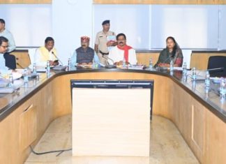 उपमुख्यमंत्री विजय शर्मा की अध्यक्षता में आज विशुद्ध रूप से राजनीतिक आंदोलनों से सम्बंधित दर्ज प्रकरणों पर मंत्रिपरिषद की उपसमिति की बैठक सम्पन्न*