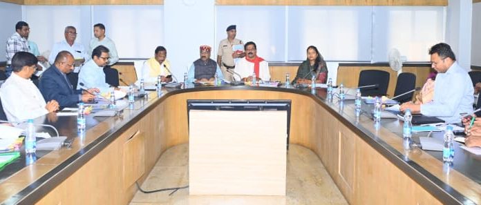 उपमुख्यमंत्री विजय शर्मा की अध्यक्षता में आज विशुद्ध रूप से राजनीतिक आंदोलनों से सम्बंधित दर्ज प्रकरणों पर मंत्रिपरिषद की उपसमिति की बैठक सम्पन्न*