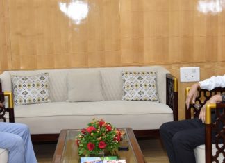 राज्यपाल डेका से छत्तीसगढ़ राज्य मानवाधिकार आयोग के अध्यक्ष ने सौजन्य भेंट की