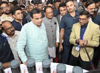 केन्द्रीय सड़क परिवहन एवं राजमार्ग मंत्री नितिन गडकरी ने भारतीय सड़क कांग्रेस अन्तर्गत आयोजित तकनीकी प्रदर्शनी का किया अवलोकन