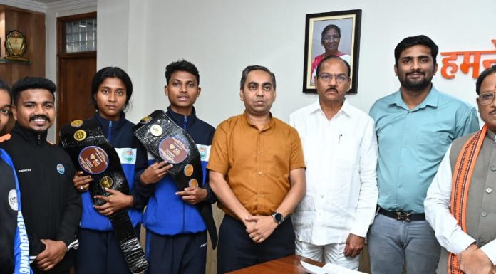 मुख्यमंत्री ने किक बॉक्सिंग खिलाड़ियों की हौसला अफजाई की