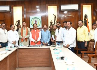 मुख्यमंत्री विष्णु देव साय की संवेदनशील पहल: समिति प्रबंधकों और कर्मचारियों की हड़ताल समाप्त