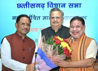 विधानसभा अध्यक्ष डॉ. रमन सिंह ने नवनिर्वाचित विधायक सुनील सोनी को विधानसभा सदस्यता की दिलाई शपथ , मुख्यमंत्री विष्णुदेव साय ने नई जिम्मेदारी के लिए सोनी को दी बधाई