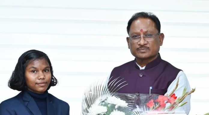 राष्ट्रीय जूडो खिलाड़ी हेमबती ने मुख्यमंत्री से कहा ओलंपिक में मेडल लेकर आना मेरा सपना