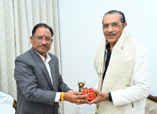 मुख्यमंत्री विष्णु देव साय से सुप्रसिद्ध फिल्म निर्माता एवं निर्देशक प्रकाश झा ने की सौजन्य मुलाकात