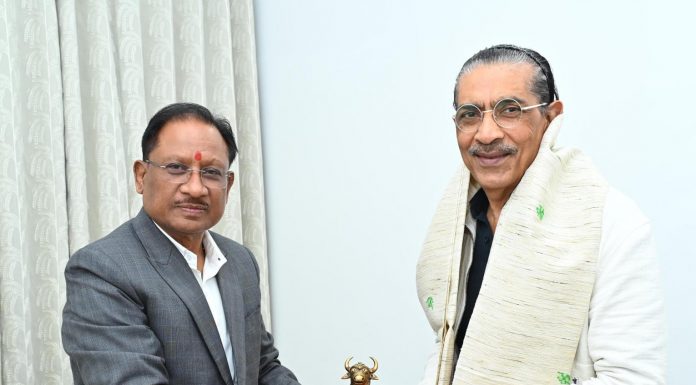 मुख्यमंत्री विष्णु देव साय से सुप्रसिद्ध फिल्म निर्माता एवं निर्देशक प्रकाश झा ने की सौजन्य मुलाकात