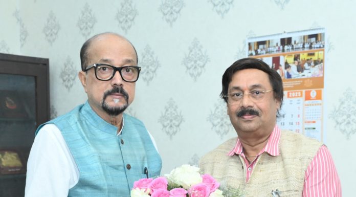 राज्यपाल डेका से विधानसभा सचिव शर्मा ने की सौजन्य भेंट