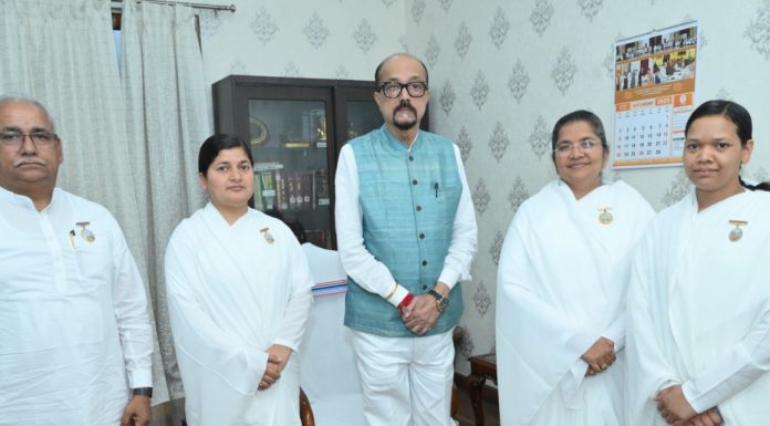 राज्यपाल डेका से प्रजापिता ब्रह्माकुमारी ईश्वरीय विश्वविद्यालय के संचालक ने की सौजन्य भेंट