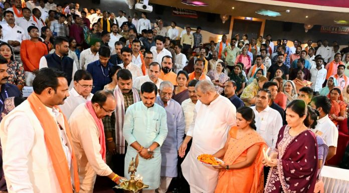 जिला पंचायत के प्रथम सम्मिलन में शामिल हुए केन्द्रीय राज्य मंत्री तोखन साहू और उप मुख्यमंत्री अरुण साव