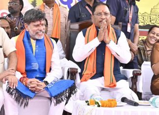 मुख्यमंत्री विष्णु देव साय ने स्वतंत्रता संग्राम सेनानी मधुसूदन दास की प्रतिमा पर किया माल्यार्पण