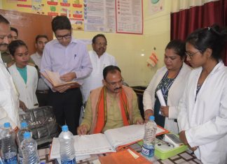 स्वास्थ्य एवं परिवार कल्याण तथा चिकित्सा शिक्षा मंत्री श्याम बिहारी जायसवाल ने सरगुजा जिले में स्वास्थ्य सुविधाओं का जायजा लेने विभिन्न स्वास्थ्य केंद्रों का किया निरीक्षण