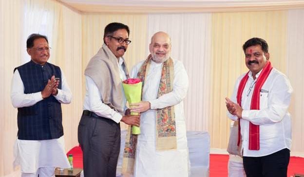 Union Home Minister Amit Shah met the officers who played a key role in the recent anti-Naxal operations in New Delhi today and congratulated them on the historic success of these operations