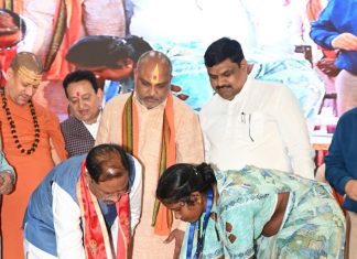 तेंदूपत्ता संग्राहकों के सम्मान में ‘चरण पादुका योजना’ का पुनः शुभारंभ – मुख्यमंत्री साय