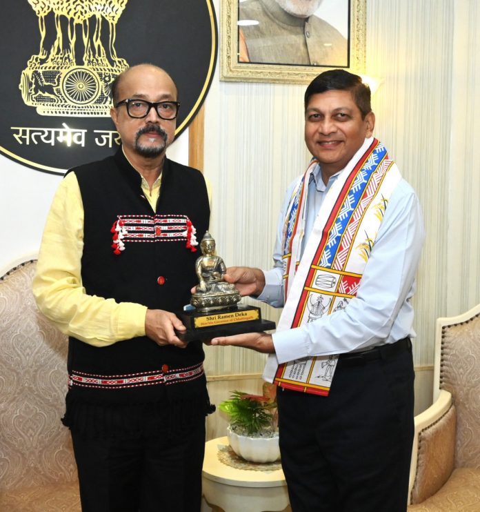 Governor Deka congratulated Chief Secretary Jain on his retirement