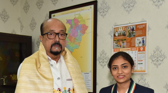 राष्ट्रपति पुरस्कार से सम्मानित एनएसएस की छात्रा लेखनी साहू ने राज्यपाल से की सौजन्य भेंट