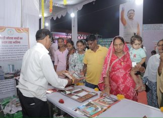 राज्योत्सव में जनसम्पर्क विभाग के स्टॉल में लोगों को मिली शासकीय योजनाओं की जानकारी