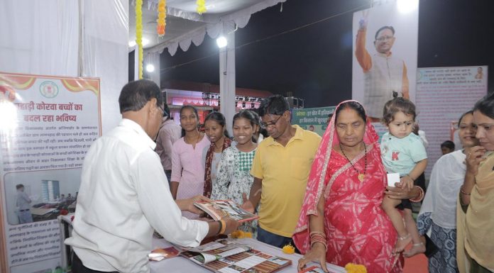 राज्योत्सव में जनसम्पर्क विभाग के स्टॉल में लोगों को मिली शासकीय योजनाओं की जानकारी