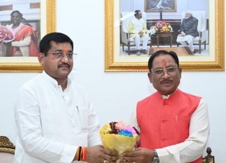 मुख्यमंत्री से उत्तरप्रदेश के राज्यमंत्री रामकेश निषाद ने सौजन्य मुलाकात की