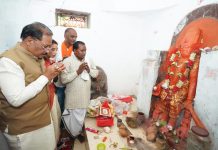 मुख्यमंत्री श्री विष्णुदेव साय ने ऐतिहासिक चतुर्भुज विष्णु मंदिर में की पूजा-अर्चना, प्रदेश की सुख-समृद्धि की कामना