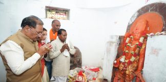मुख्यमंत्री श्री विष्णुदेव साय ने ऐतिहासिक चतुर्भुज विष्णु मंदिर में की पूजा-अर्चना, प्रदेश की सुख-समृद्धि की कामना