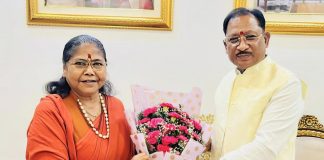 मुख्यमंत्री विष्णु देव साय से राष्ट्रीय पिछड़ा वर्ग आयोग की अध्यक्ष साध्वी निरंजन ज्योति ने की सौजन्य भेंट