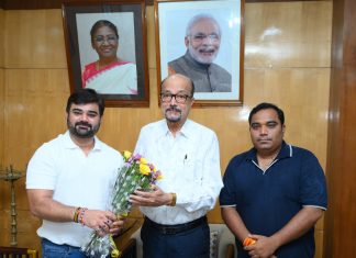राज्यपाल डेका से छत्तीसगढ़ कायाकिंग-कैनोइंग एसोसिएशन के पदाधिकारियों ने भेंट की