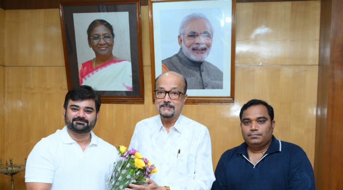 राज्यपाल डेका से छत्तीसगढ़ कायाकिंग-कैनोइंग एसोसिएशन के पदाधिकारियों ने भेंट की