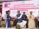 मुख्यमंत्री के हाथों मेधावी छात्रा को मिली 2 लाख रुपये की सहायता