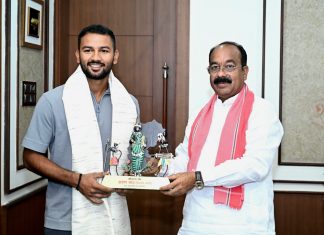 उप मुख्यमंत्री श्री अरुण साव से क्रिकेटर आयुष पाण्डेय ने की सौजन्य मुलाकात