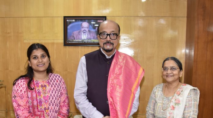 राज्यपाल श्री डेका से सुप्रीम कोर्ट में छत्तीसगढ़ की स्टैंडिंग काउंसिल सुश्री जैन ने की सौजन्य भेंट