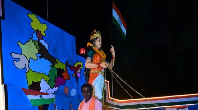 उप मुख्यमंत्री श्री विजय शर्मा ने भारत माता की प्रतिमा एवं भव्य शहीद स्मारक का किया लोकार्पण