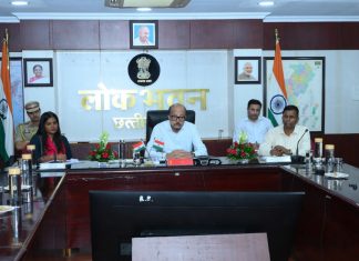राज्यपाल श्री डेका ने सक्ती जिले के अधिकारियों से की चर्चा
