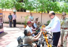 राज्यपाल ने दिव्यांग पुनर्वास केंद्र माना कैंप का किया अवलोकन
