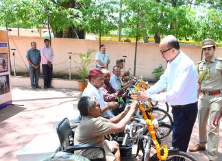 राज्यपाल ने दिव्यांग पुनर्वास केंद्र माना कैंप का किया अवलोकन