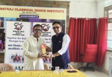 पार्षद राजेश गुप्ता ने प्रतिभागियों का किया सम्मान